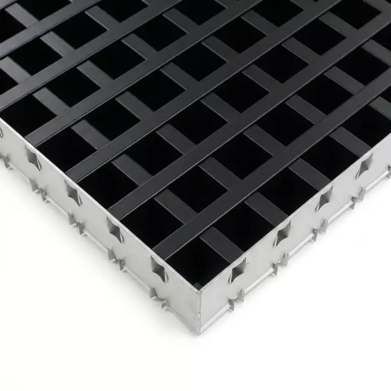 Потолок Грильято GL15 50×50 черный RAL 9005